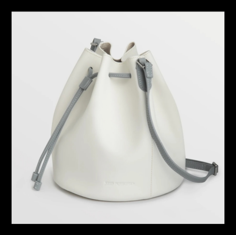 Sale**Bucket purse